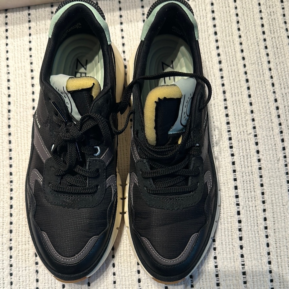 Black Sneakers with Suede Mesh and Low-Top Design